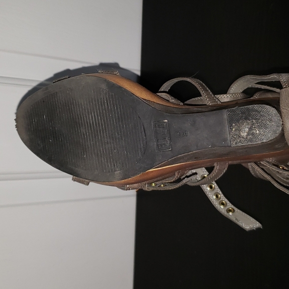 Elle wedges, size 9, minor scuffs - Picture 6 of 8